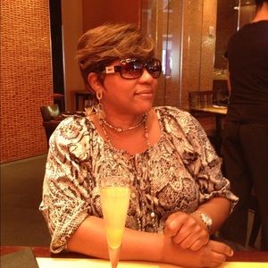 Meet your Posher, Debbie